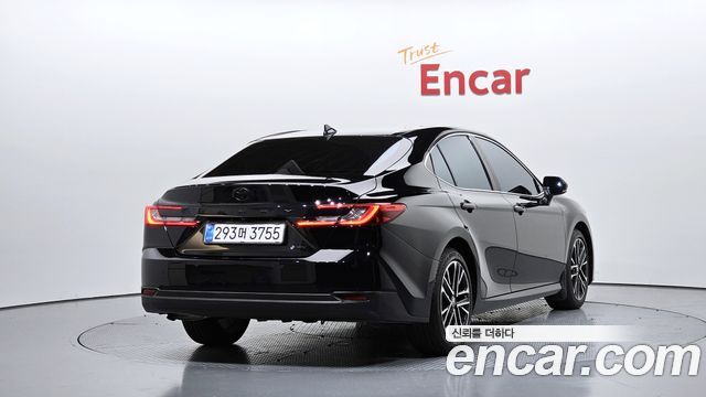 Toyota Camry 2025 — photo 2