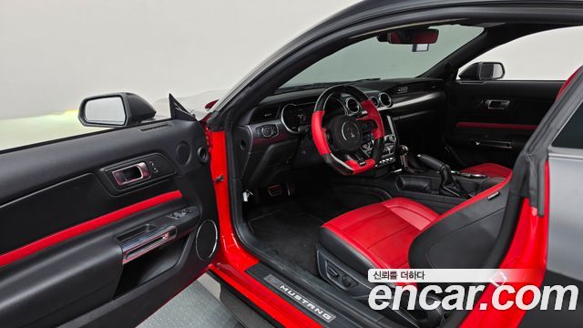 Ford Mustang 2020 — photo 13