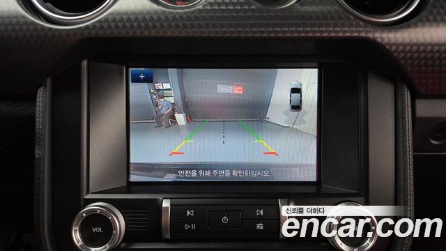 Ford Mustang 2020 — photo 20