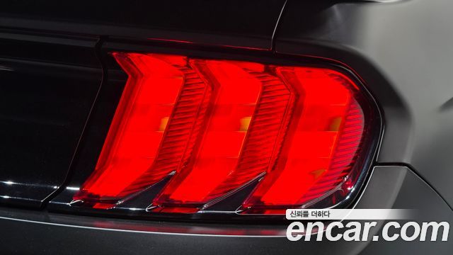Ford Mustang 2020 — photo 9
