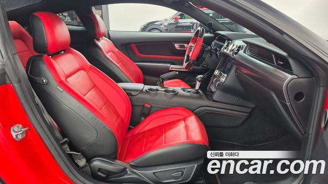 Ford Mustang 2020 — photo 16