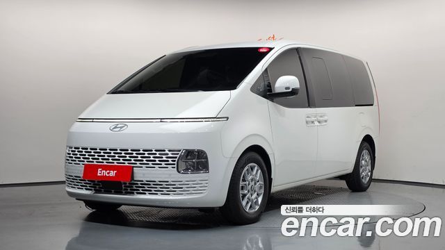 Hyundai Staria 2025 — photo 1