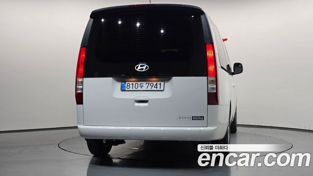 Hyundai Staria 2025 — photo 4
