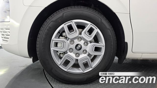 Hyundai Staria 2025 — photo 5