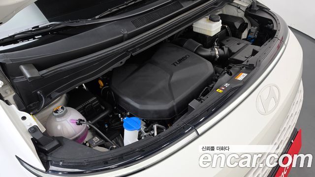 Hyundai Staria 2025 — photo 6