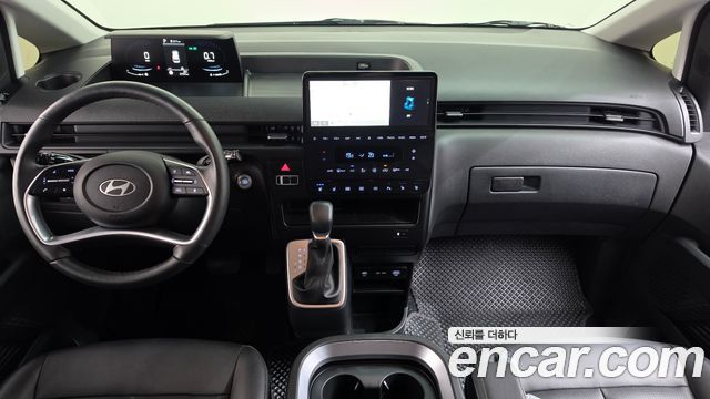 Hyundai Staria 2025 — photo 10