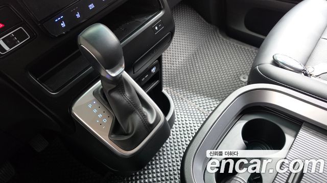 Hyundai Staria 2025 — photo 12