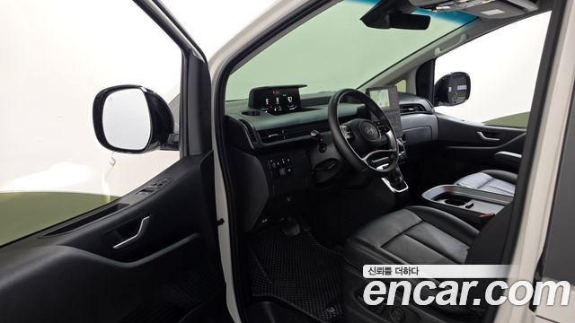Hyundai Staria 2025 — photo 13
