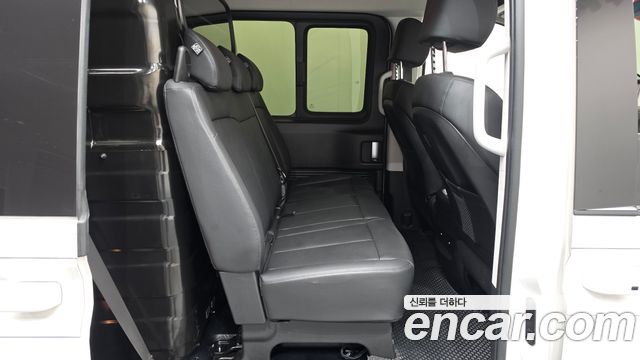 Hyundai Staria 2025 — photo 17