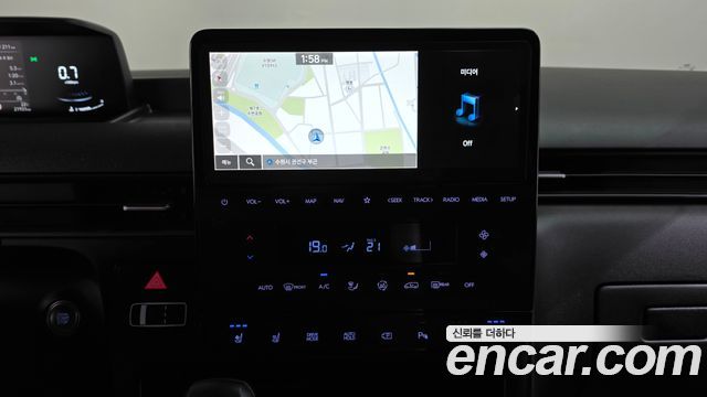 Hyundai Staria 2025 — photo 18
