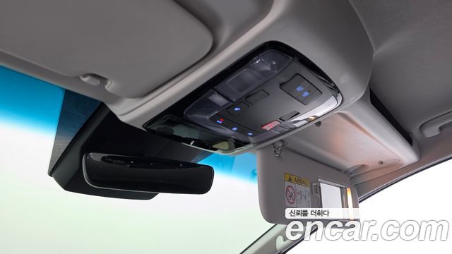 Hyundai Staria 2025 — photo 23