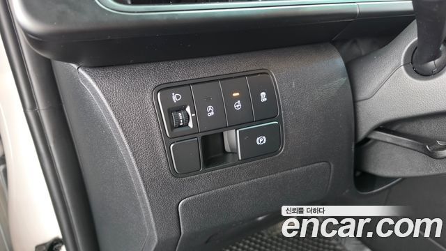 Hyundai Staria 2025 — photo 25