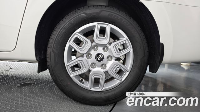 Hyundai Staria 2025 — photo 7