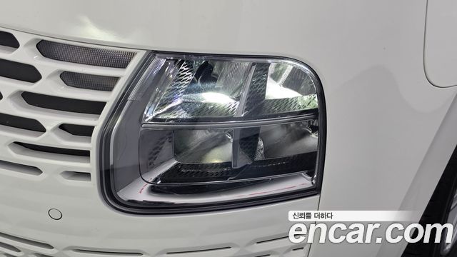 Hyundai Staria 2025 — photo 8