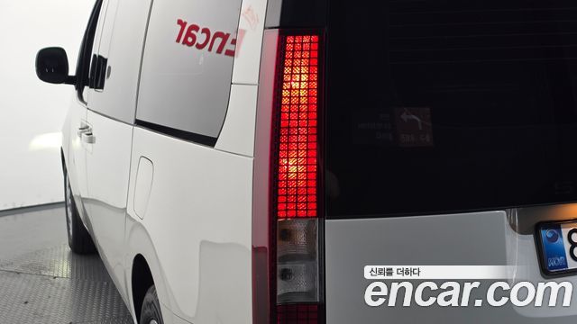 Hyundai Staria 2025 — photo 9