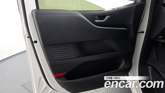 Hyundai Staria 2025 — photo 14