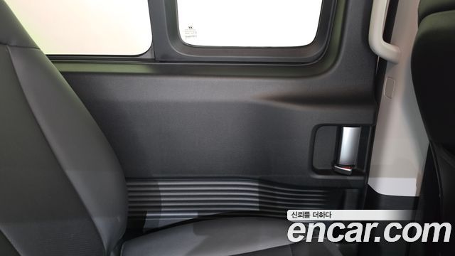 Hyundai Staria 2025 — photo 15