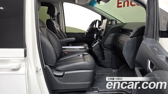 Hyundai Staria 2025 — photo 16