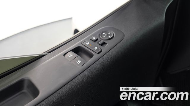 Hyundai Staria 2025 — photo 27