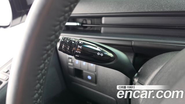 Hyundai Staria 2025 — photo 28