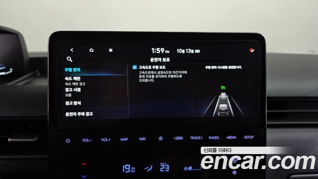 Hyundai Staria 2025 — photo 32