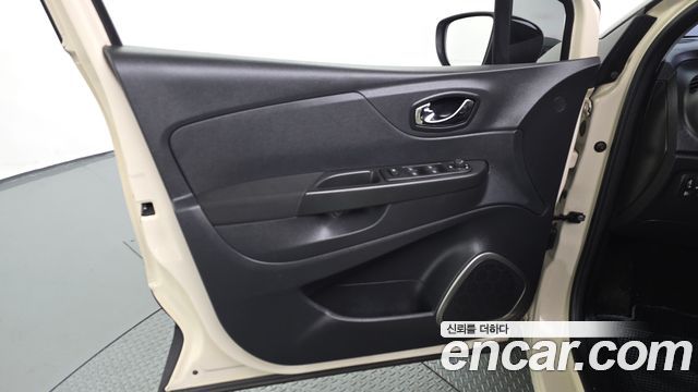 Renault Korea QM3 2016 — photo 14