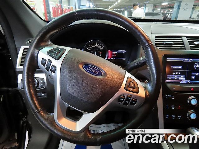 Ford Explorer 2013 — photo 12