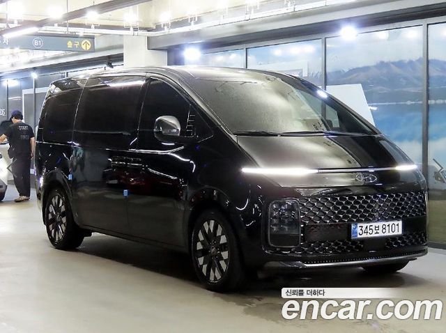 Hyundai Staria 2022 — photo 1