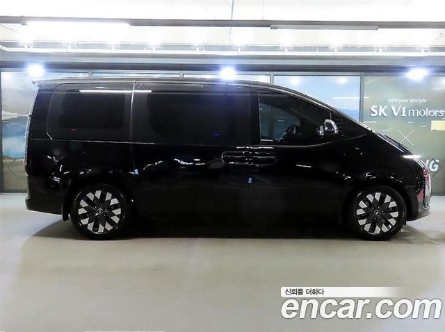 Hyundai Staria 2022 — photo 3