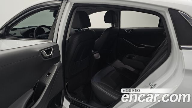 Hyundai Ioniq 2016 — photo 12