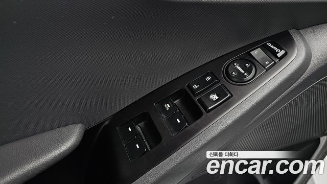 Hyundai Ioniq 2016 — photo 17