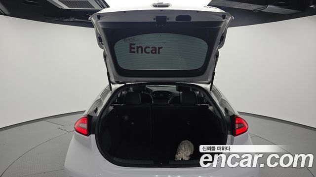 Hyundai Ioniq 2016 — photo 20