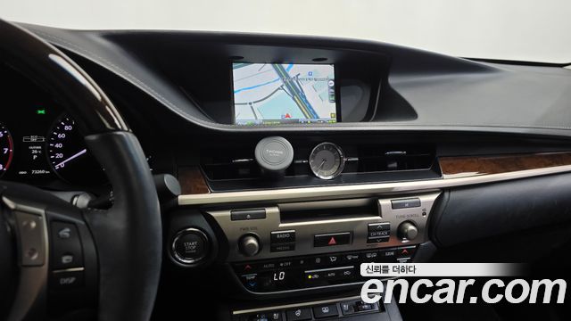 Lexus ES 2014 — photo 12