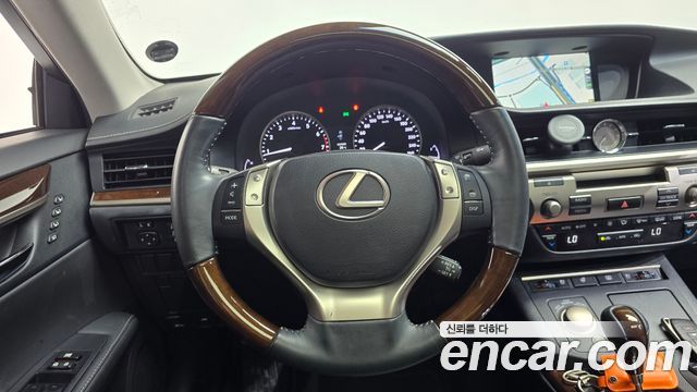 Lexus ES 2014 — photo 13