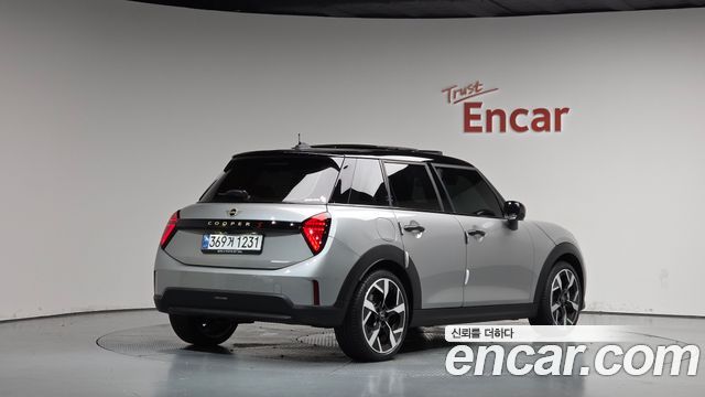 Mini Cooper 2026 — photo 2