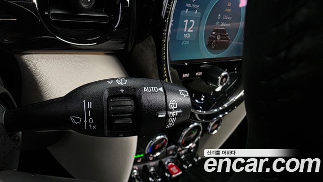 Mini Cooper 2023 — photo 18