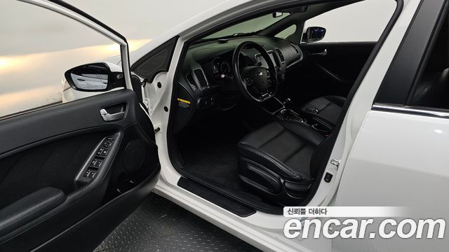 Kia K3 2016 — photo 13