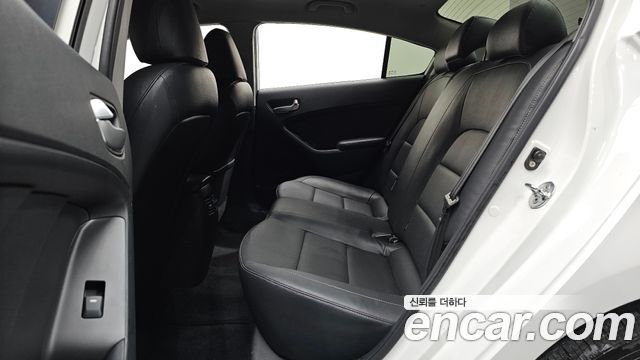 Kia K3 2016 — photo 17