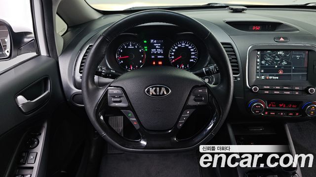 Kia K3 2016 — photo 18