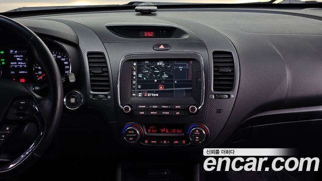 Kia K3 2016 — photo 20