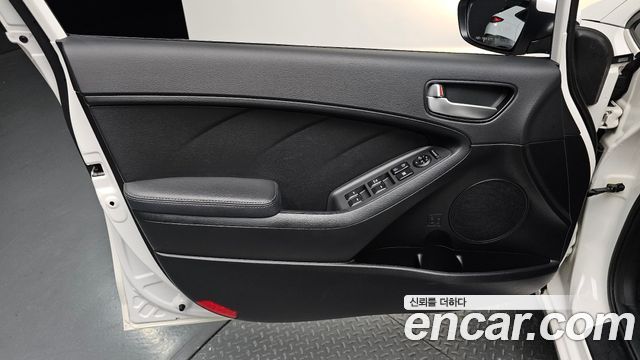 Kia K3 2016 — photo 14