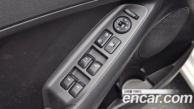 Kia K3 2016 — photo 27
