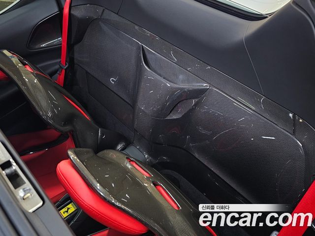 Ferrari SF90 2022 — photo 17