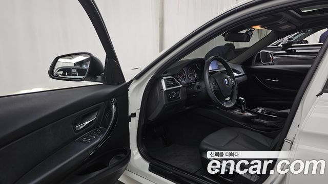 BMW 3-Series 2017 — photo 10