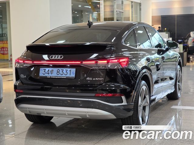 Audi Q4 e-tron 2026 — photo 2