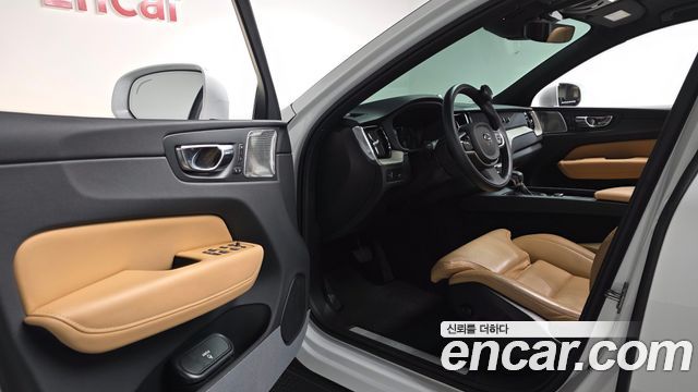 Volvo XC60 2020 — photo 13