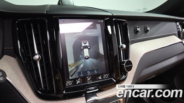 Volvo XC60 2020 — photo 21