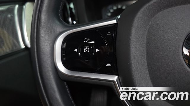 Volvo XC60 2020 — photo 24