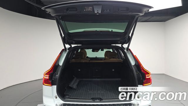 Volvo XC60 2020 — photo 26