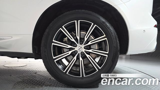 Volvo XC60 2020 — photo 7